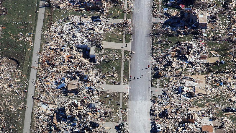 Illustration for article titled Aerial photos reveal the destructive path of the Midwest tornado